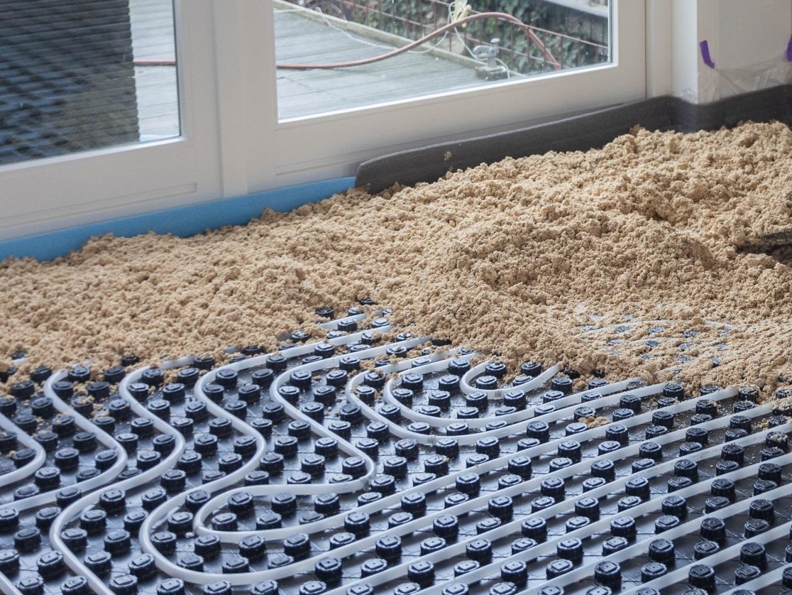 Zandcement dekvloer en vloerverwarming